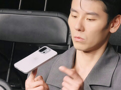 Another leak shows the supposed redesigned back of the OnePlus 13T (Image source: 纵有西风起 on Weibo)