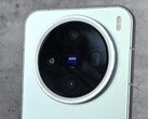 Review of the Vivo X200 Pro Mini. (Image source: Marcus Herbrich)