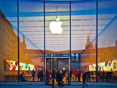 Exterior view of Apple Store with logo and customers inside (Image source: Pixabay)