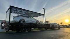 Cybertruck tows a made-in-US Model Y (Image source: TeslaNewsWire/X)
