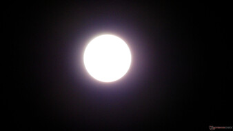 An unedited shot of the sun using the included solar filter (Image source: Marc Zander / Notebookcheck)