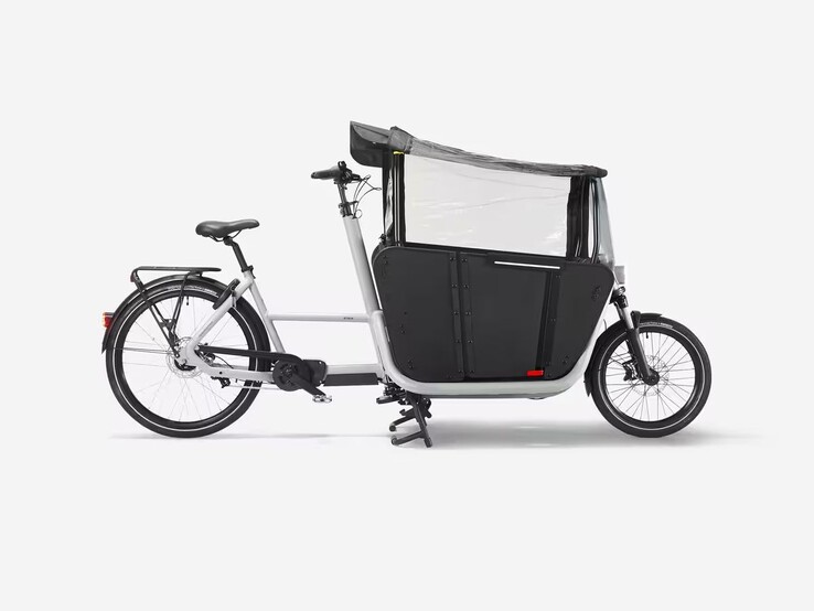 The Decathlon Btwin F900E Electric Family Cargo Bike in Polar White. (Image source: Decathlon)