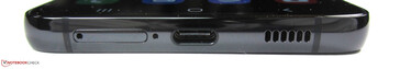Bottom: Dual SIM, microphone, USB-C 3.1 Gen.1, speaker