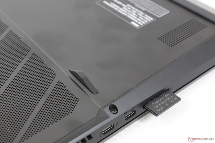 Fully inserted SD card still protrudes by almost half its length