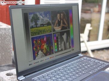 Using the MSI PS64 Modern 8RC outside on a cloudy day