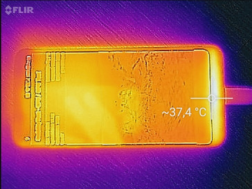 LG G6 under load. Picture taken with a Flir thermal camera.