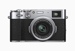 The Fujifilm X100V weighs around 478 g with battery and SD card. (Image source: @nokishita_c)