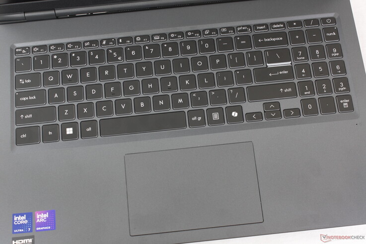 The 12 x 7.5 cm clickpad is smaller than on the Prestige 16 but with otherwise sharp and clicky feedback when pressed
