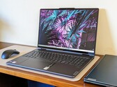 The Lenovo Yoga 7i has a 1,080p webcam with IR and a privacy shutter (Image source: Allen Ngo / Notebookcheck)