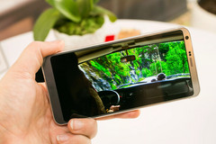 The Galaxy S8 isn&#039;t the only flagship Android phone with slim bezels; the G6 wears the look just as well. (Source: CNET)