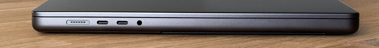 Left: MagSafe, 2x USB-C 4.0 with Thunderbolt 5 (120 Gbit/s, DisplayPort ALT mode, Power Delivery), 3.5-mm audio