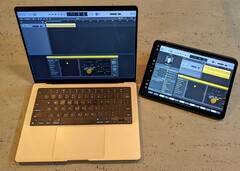 Touch Bar functionality lives on for the new MacBook Pro via Sidecar. (Image: Notebookcheck)