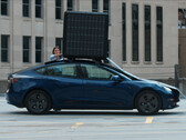 Unfold and unfold, and the e-car charges. (Image source: Gosun)