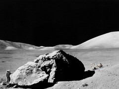 Image showing a rock on the Moon. (Image source: WikiImages - Pixabay)