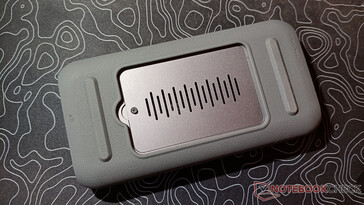 The SSD door of the UT2 (Image source: Notebookcheck)