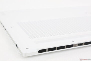 Bottom panel is surprisingly flat for a very thin profile