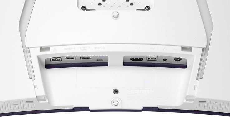 Image shows the IO array of the LG UltraGear 39-inch ultra-wide gaming monitor