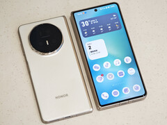 The Magic V5 packs an 8-core Snapdragon 8 Elite chipset inside its 4.1~4.2 mm housing. (Image source: fenibook)