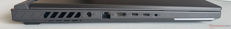 Left: PSU, Gigabit-Ethernet, HDMI 2.1 FRL, USB-C 4.0 (40 GBit/s, DisplayPort 2.1), USB-C 4.0 (40 GBit/s, DisplayPort 2.1, Power Delivery), 3.5 mm audio jack)