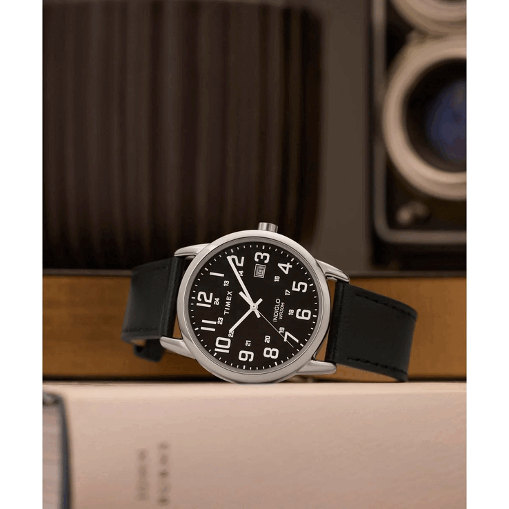 The Timex TW2Y12800JQ features 30 m (3 bar) water resistance