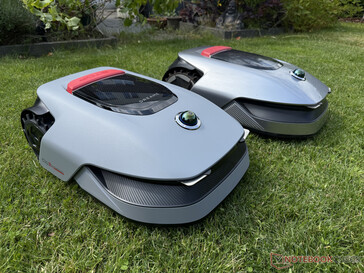 Dreame A1 Pro (front) and A1 (rear) in comparison