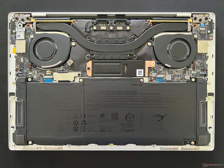 XPS 13 9340 for comparison. There are no major internal differences between the Intel and Qualcomm variants of the XPS 13