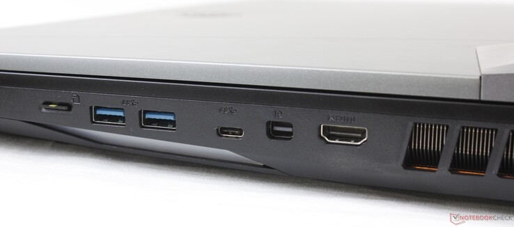 Right: MicroSD reader, 2x USB-A Gen. 2, USB-C Gen. 2, mini-DisplayPort 1.4, HDMI 2.0