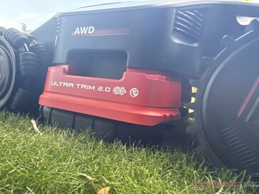 However, the adjustable mower deck allows for an almost edge-to-edge cut (shown here on the Mova LiDAX Ultra AWD)