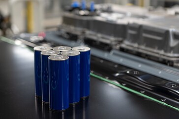 The high-density cylindrical BMW iX5 battery is assembled in the US.