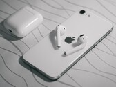 Do not expect a new iPhone SE to arrive early next year, according to Ming-Chi Kuo. (Image source: AB)