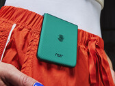 The Razr 70 weighs 188 g, just like last year's model.