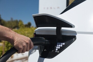 2025 Ioniq 5 NACS charging port