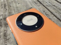 The Honor X9b after two years of use. (Image source: Darryl Linington - Notebookcheck)