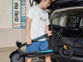 The Hoverfly X3 e-scooter features a one-step foldable design and offers up to 18 miles (28.9 km) of assistance range (Image source: Hoverfly)