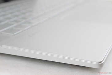 Strong aluminum base could easily pass as a Spectre. Creaking and twists are minimal around the base