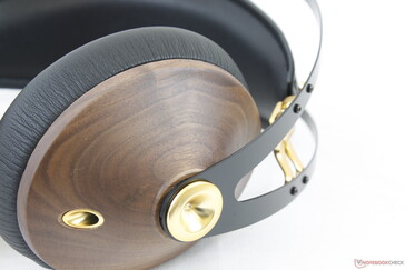 The headband is made of manganese steel. Meze promises no plastics anywhere on the headset