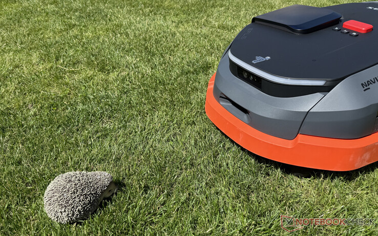 Obstacle detection on the Navimow X3 works almost perfectly. (Image source: Notebookcheck)