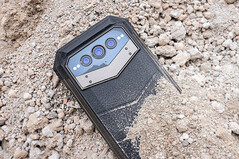 The Doogee V Max comes in three colours and will ship with Android 12. (Image source: Doogee)