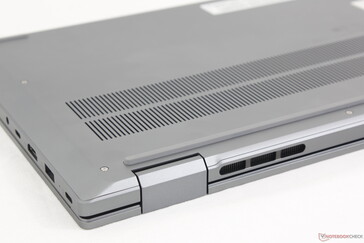 Bottom plate is easily removable with just a Torx screwdriver