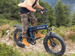 Engine Pro 3.0 Boost: A foldable e-bike that is also suitable for off-road use. (Image source: Engwe)