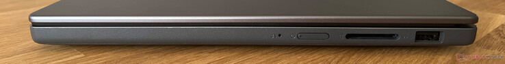 Right: power button, SD card reader, USB-A 3.2 Gen 1 (5 Gbit/s)