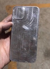 iPhone 12 mold. (Image source: @Jin_Store)