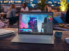 The Yoga Slim 7i Ultra Aura Edition is an ultra-lightweight 14-inch laptop. (Image source: Lenovo)