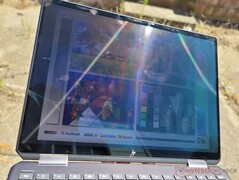 hp spectre 2022 review Outdoors under direct sunlight