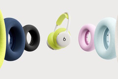 The Beats 360 headphones can be fitted with a vareity of colorful UltraPlush or breathable Performance Knit ear cushions.