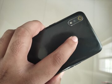 Realme 3 - Position of cameras and fingerprint sensor