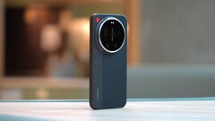 An English-speaking YouTuber has unboxed and tested the Xiaomi 17 Ultra Leica Edition (Image source: Ben's Gadget Reviews)
