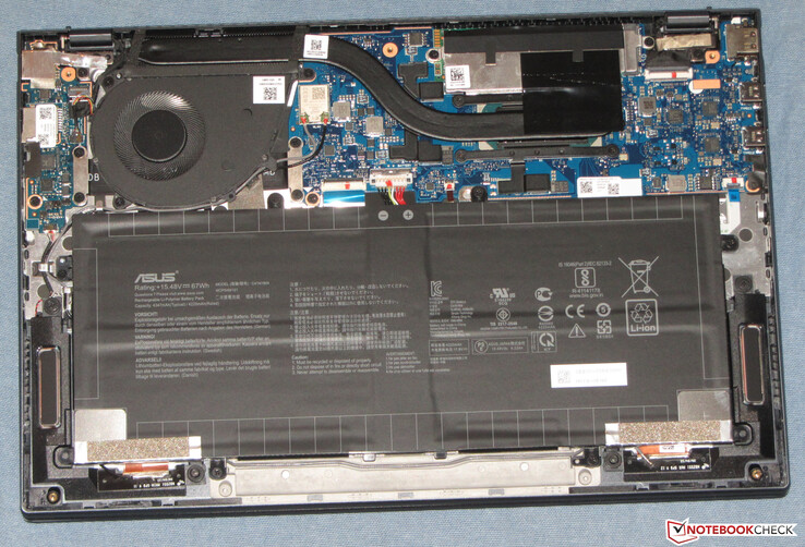 Asus ZenBook 13 UX325JA in Review 1100 gram Subnotebook with