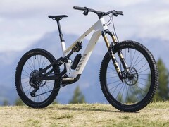 The Canyon Spectral:ON CF 9 is fairly lightweight and delivers strong pulling power