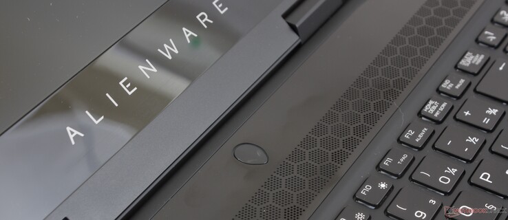 Alienware m17 (i9-8950HK, RTX 2080 Max-Q, 4K UHD) Laptop Review 